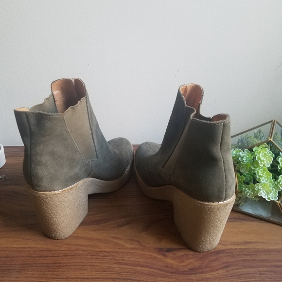 Urban Outfitters suede boots - Picture 3 of 5
